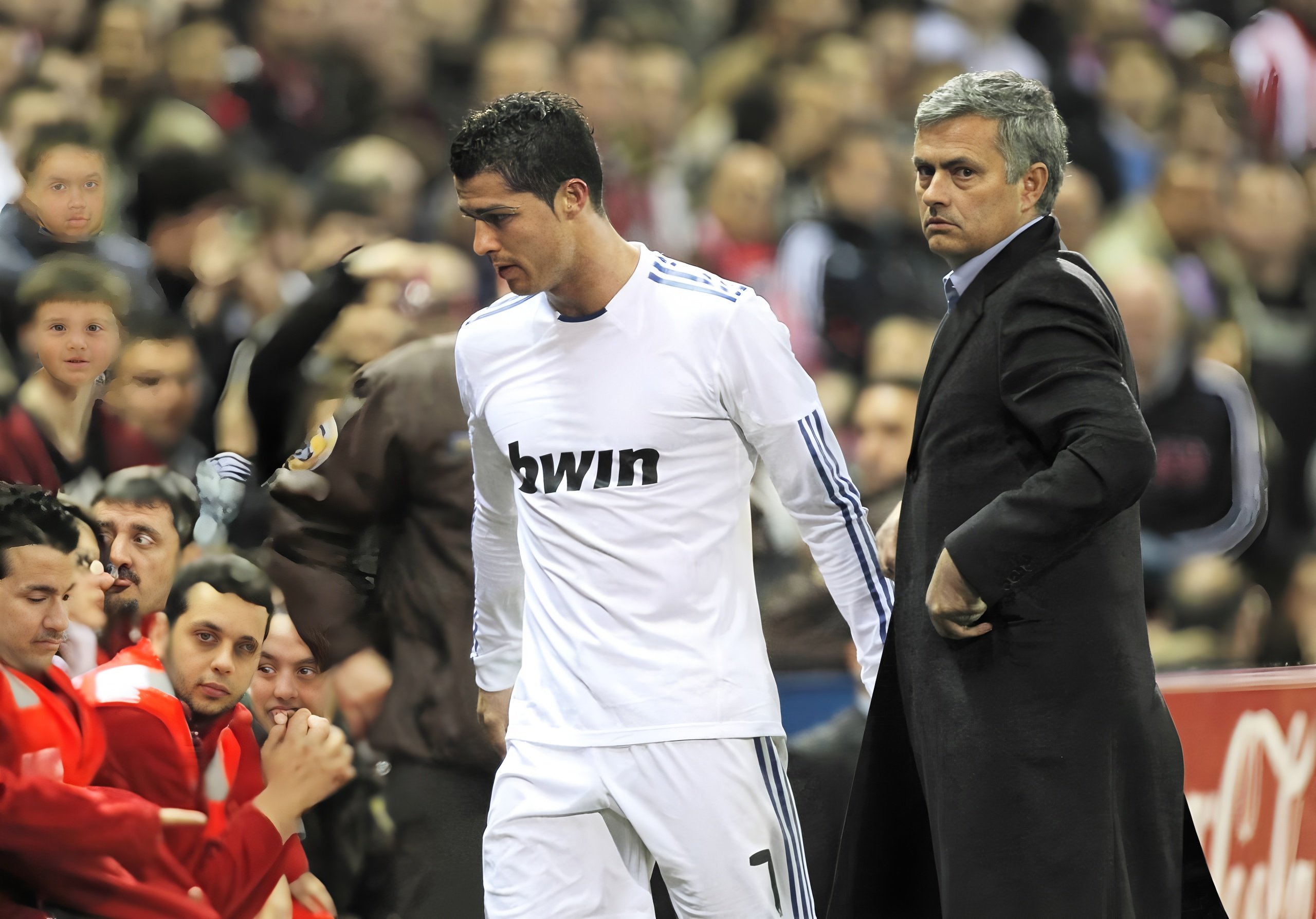 C7娱乐官网-巴黎客场逆转皇马，尤文图斯遭遇三连败(曝尤文巴黎酝酿重磅交易 用c罗换购二弟+青训妖星)